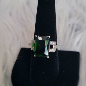 925 Sterling Silver Emerald Ring, US 8